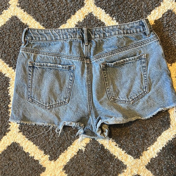 Extra short Pacsun cut off jean shorts - Picture 2 of 2